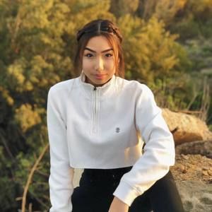 Meet your Posher, Adrienne